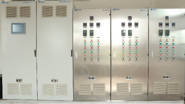 華東工控-PLC 自控柜PLC自控系統(tǒng)集成經(jīng)驗+10多年
